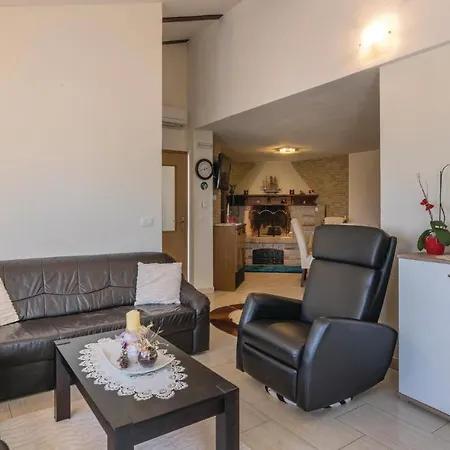 4 Bedroom Cozy In Novigrad Novigrad Istria