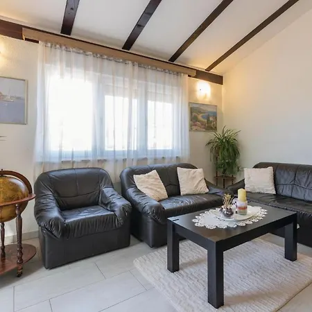 Holiday home 4 Bedroom Cozy In Novigrad *
