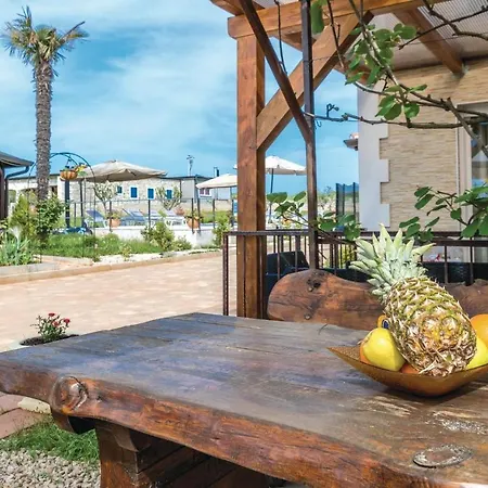 4 Bedroom Cozy In Novigrad Novigrad (Istria)