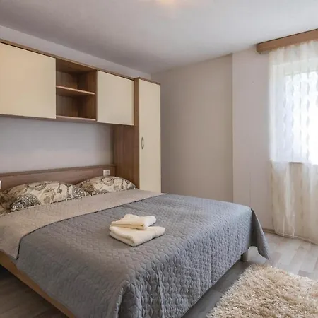 Holiday home 4 Bedroom Cozy In Novigrad