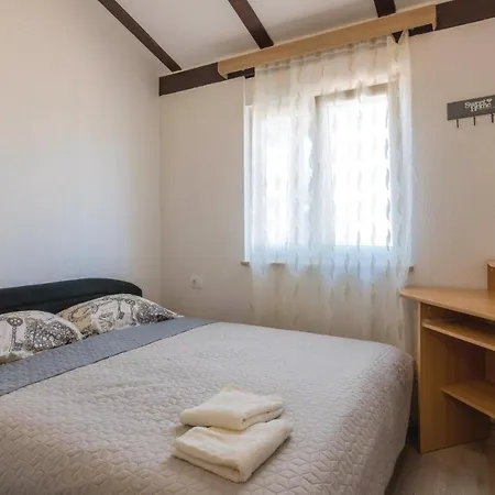 4 Bedroom Cozy In Novigrad Novigrad (Istria)