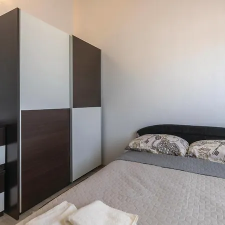 4 Bedroom Cozy In Novigrad Holiday home Novigrad (Istria)